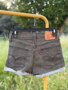 Levi’s Denim Grey Shorts Size: 27🩶🔥 High-Rise Shorts